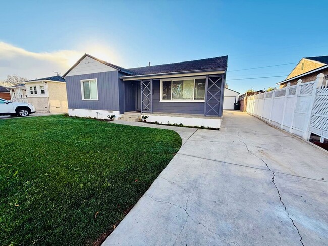 Building Photo - Beautiful Lakewood Home