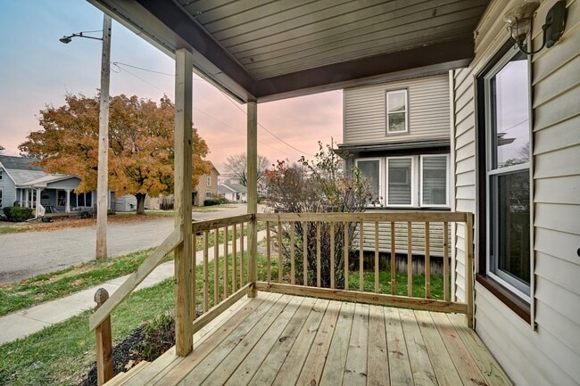 Building Photo - 214 2nd St SE