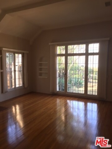 Living room - 4026 Ingraham St