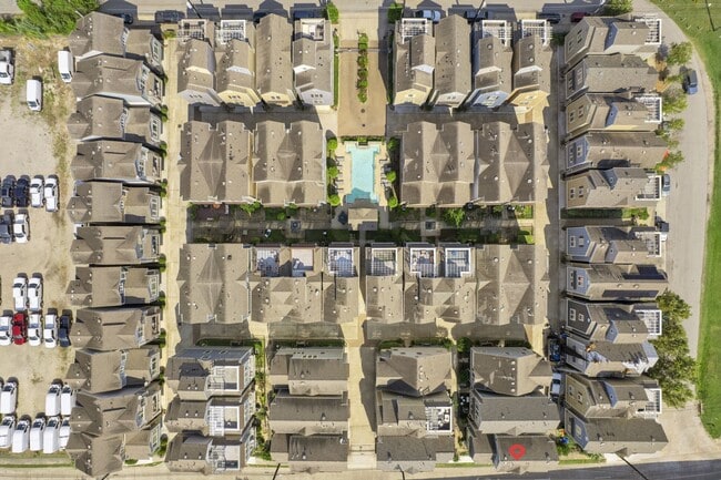 Building Photo - 702 N Shepherd Dr