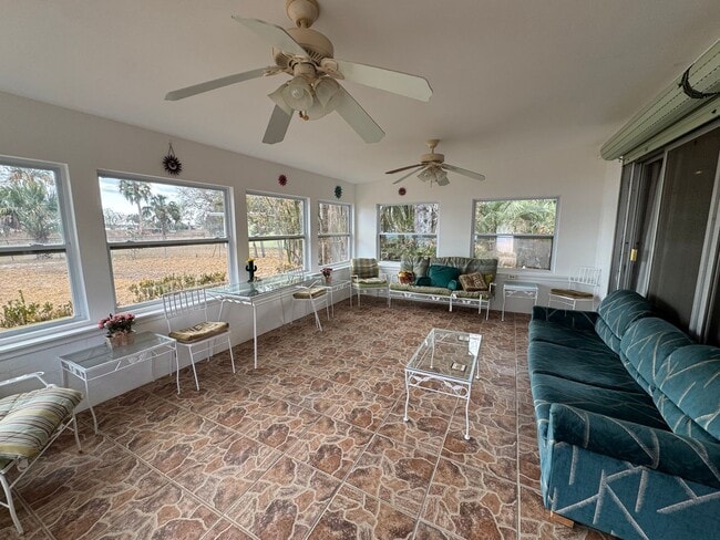 Building Photo - Stylish Florida Living on Crooked Lake