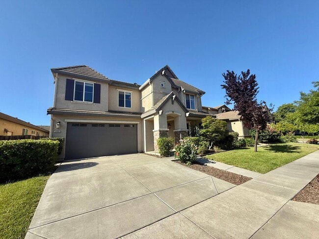 Building Photo - Charming 4 Bedroom Home in Springlake