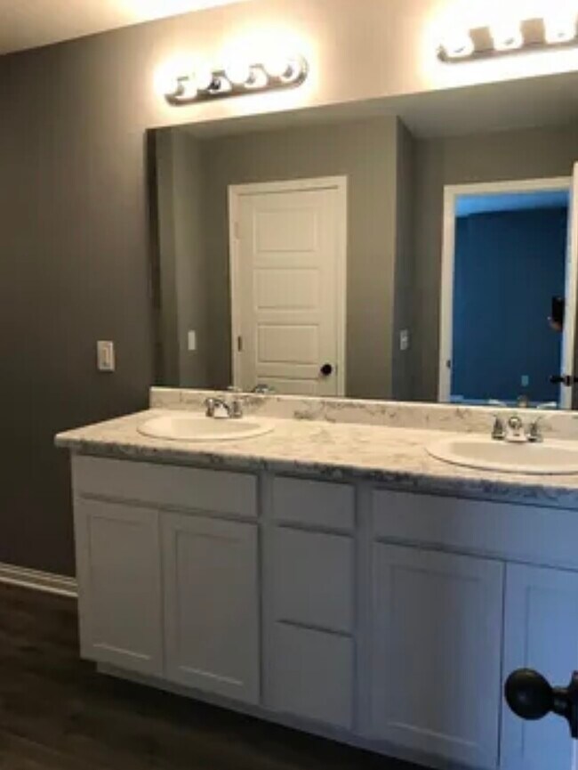 Master Bathroom - 3036 Ransom Way