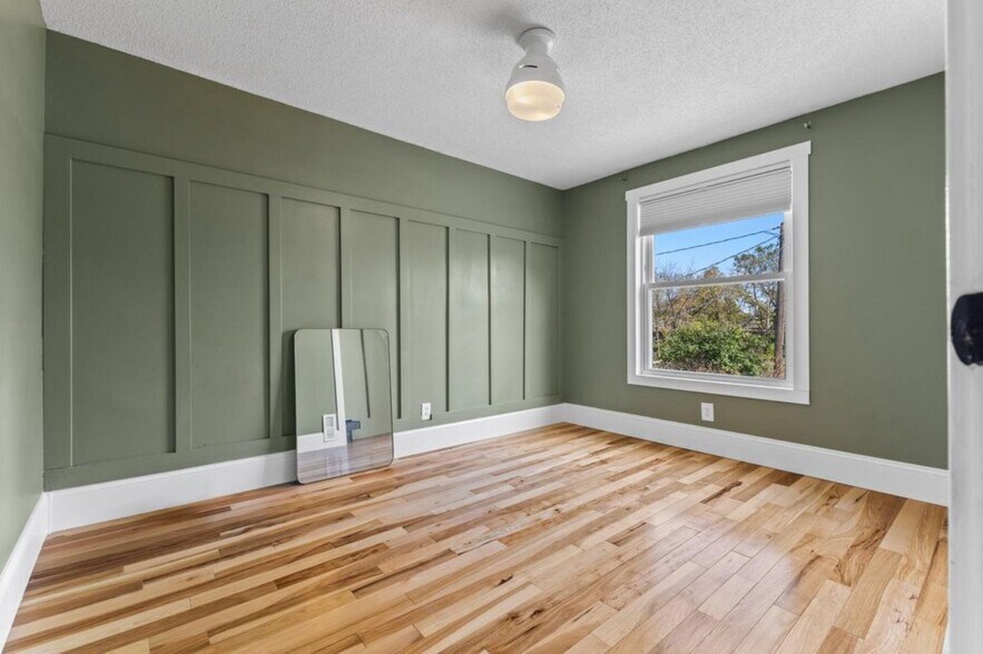 Building Photo - 606 Cromwell Ave