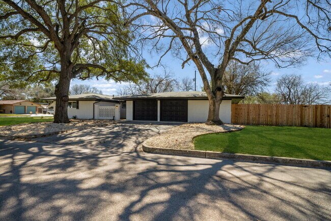 Building Photo - 192 Oriole Dr