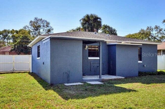 Building Photo - 816 E Frierson Ave