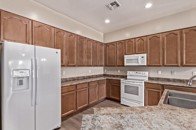 Building Photo - Single Story Large open floor plan home