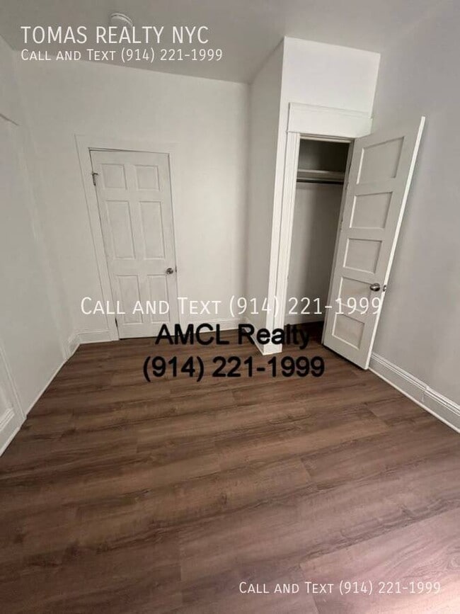 Building Photo - 143 Voss Ave