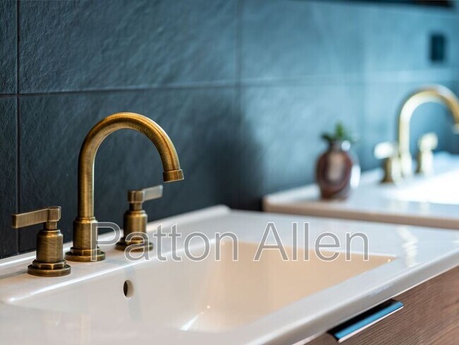 Building Photo - 206 Waynesville Ave