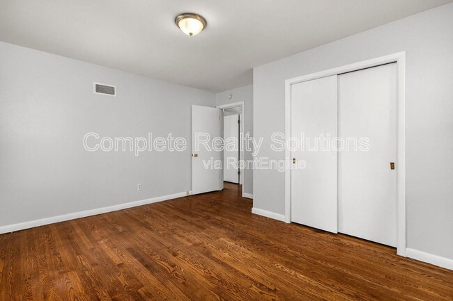 Building Photo - 8881 Darnell Pl