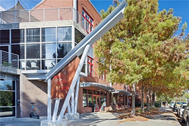 Building Photo - 572 Edgewood Ave NE