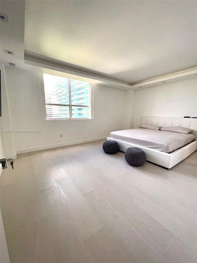 Building Photo - 10185 Collins Ave