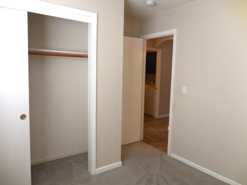 Building Photo - 368 Quail Dr