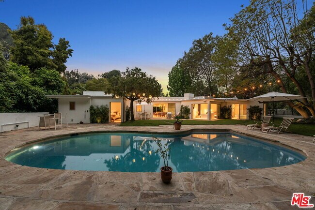 Building Photo - 9451 Hidden Valley Pl