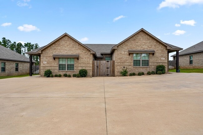 Primary Photo - 807 Hamilton Pk Dr