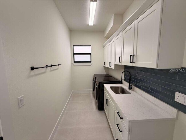 Building Photo - 10426 Live Oak Rd