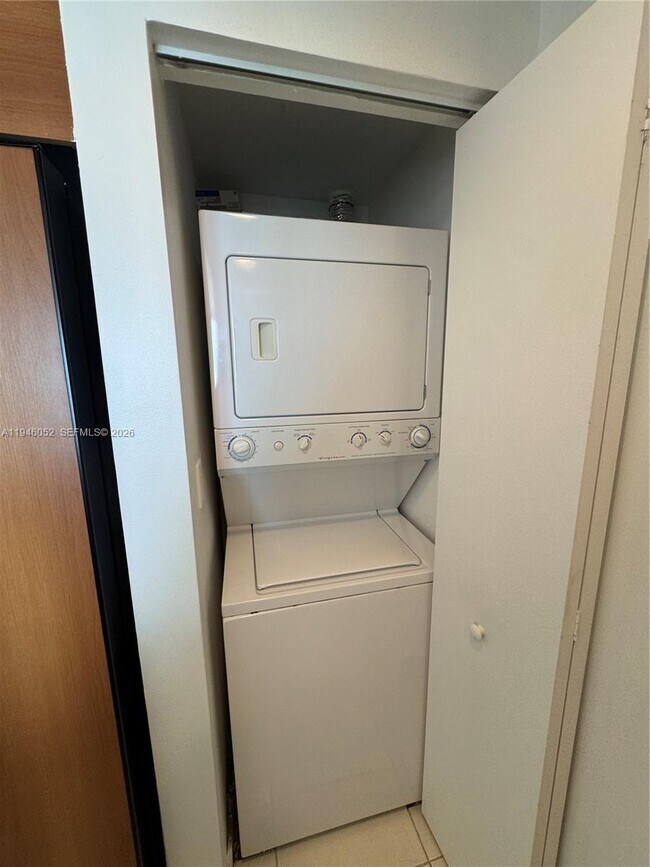 Building Photo - 325 S Biscayne Blvd