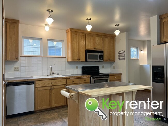 Building Photo - Discover Your Perfect Home: Modern Comfort...