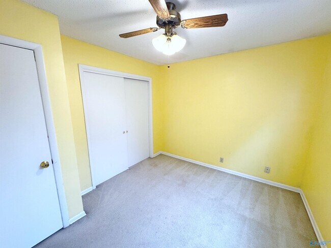 Building Photo - 11406 Crestfield Dr SE