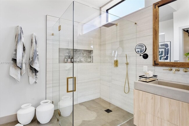 Building Photo - 2215 NE 19th St