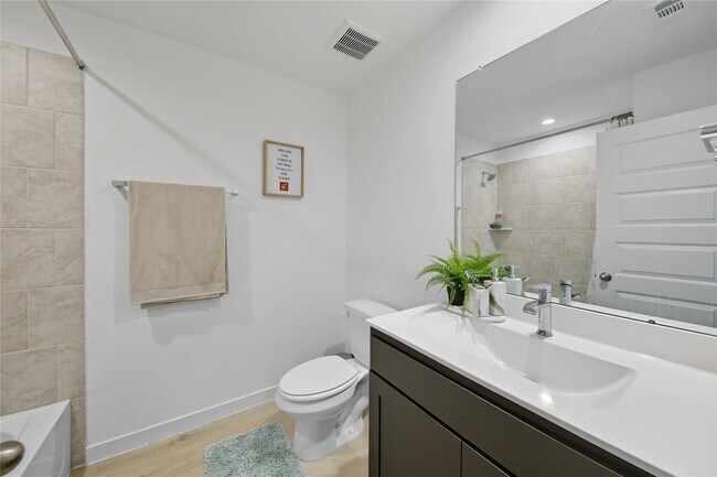 Building Photo - 1638 Westway Dr