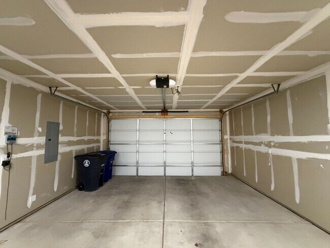 Building Photo - 2 Bedroom Single Story New Build in Mesa Del Sol Near Netflix Studios!