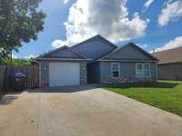 Building Photo - 7110 SW Greenview Dr