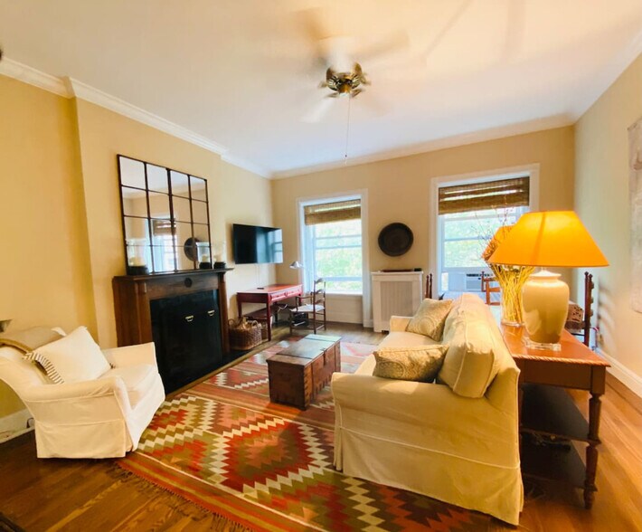 Building Photo - 112 W 78th St