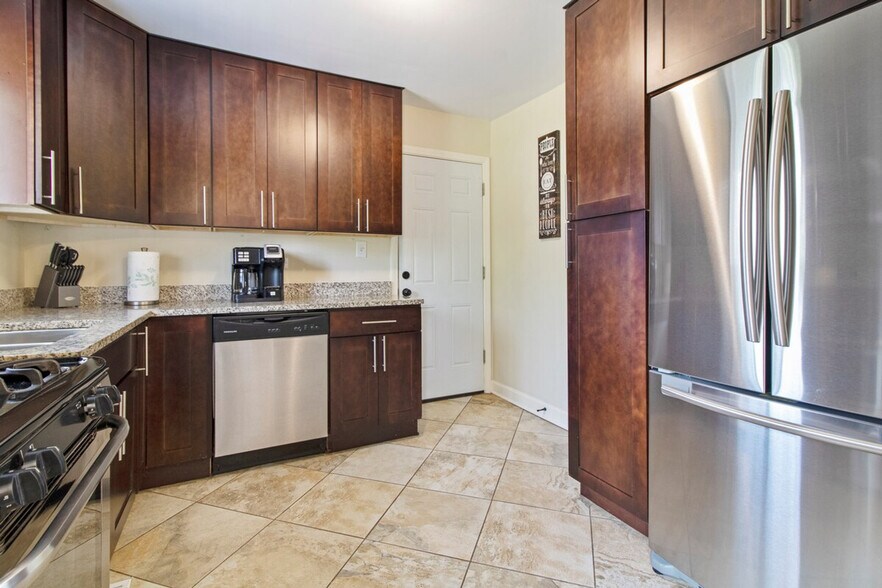 Building Photo - 9424 Sumac Rd