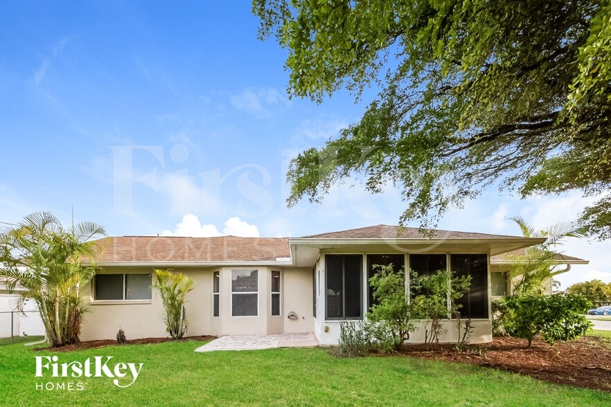 Building Photo - 8285 Tahiti Rd