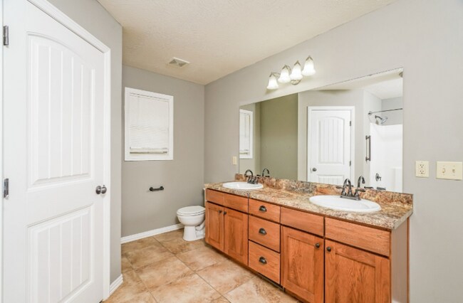 Building Photo - 4673 Oneida Dr