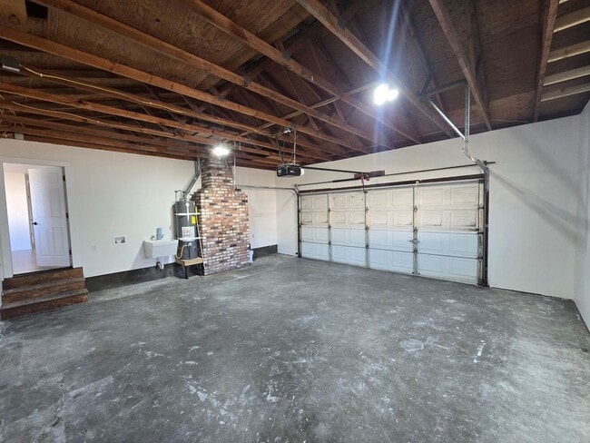 Building Photo - Price Reduction! Pet friendly! 3BD/2BA new...