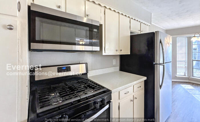 Building Photo - 2011 Williamsburg Ct S