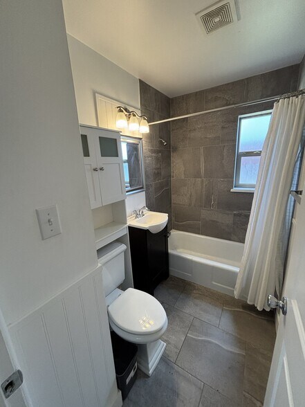 Building Photo - 309 E 4475 S