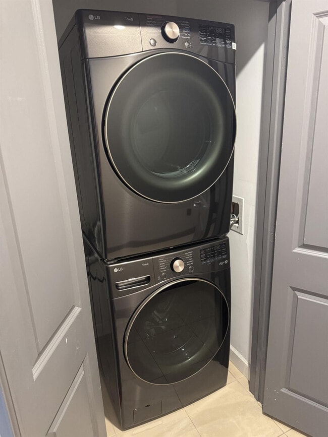 Building Photo - 1945 S Ocean Dr