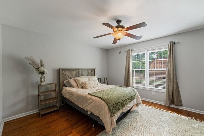 Building Photo - 155 Rose Brier Lane.