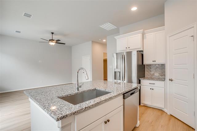 Building Photo - 6138 Lavanda Ave