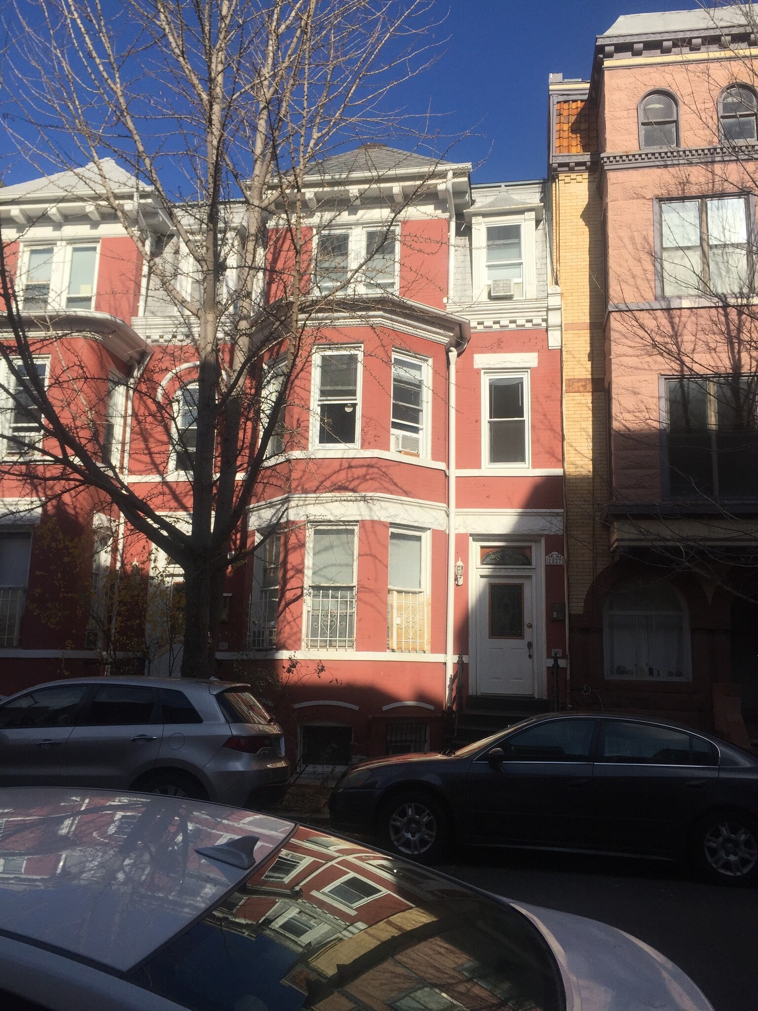 Building front - 1829 Swann St