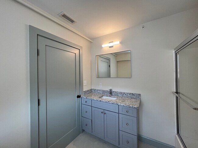 Building Photo - 160 Seabury St