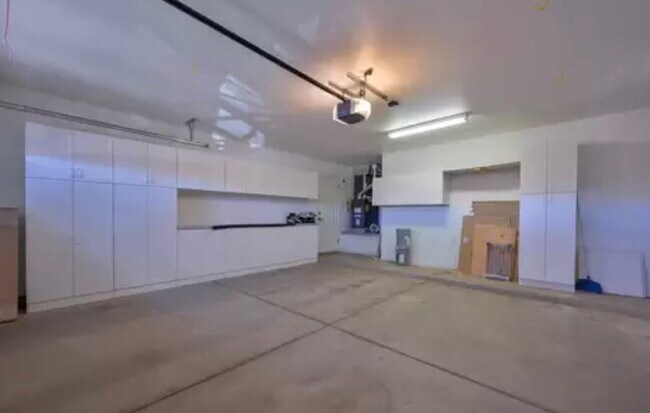 Building Photo - 10427 E Avalon Park St