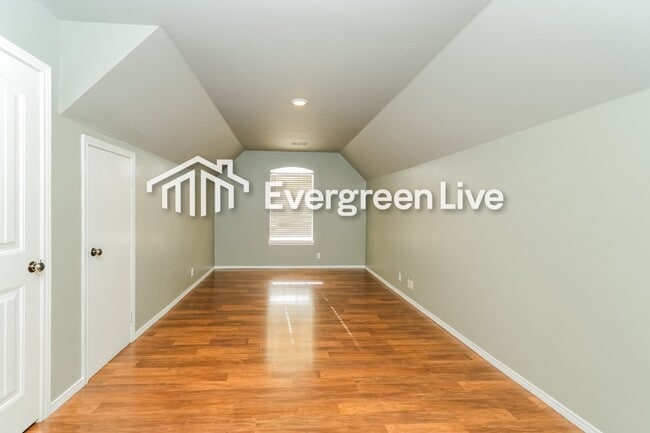 Building Photo - 1212 East Canton St S