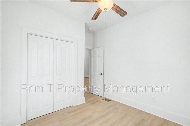 Building Photo - 615 W 39th St