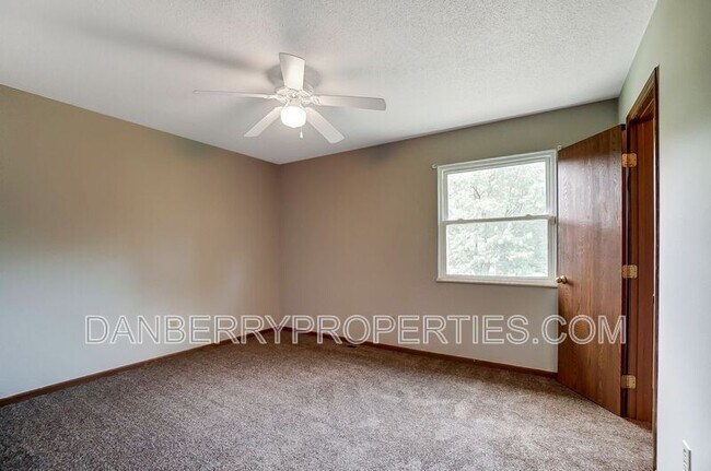 Building Photo - 3540 Willow Run Dr