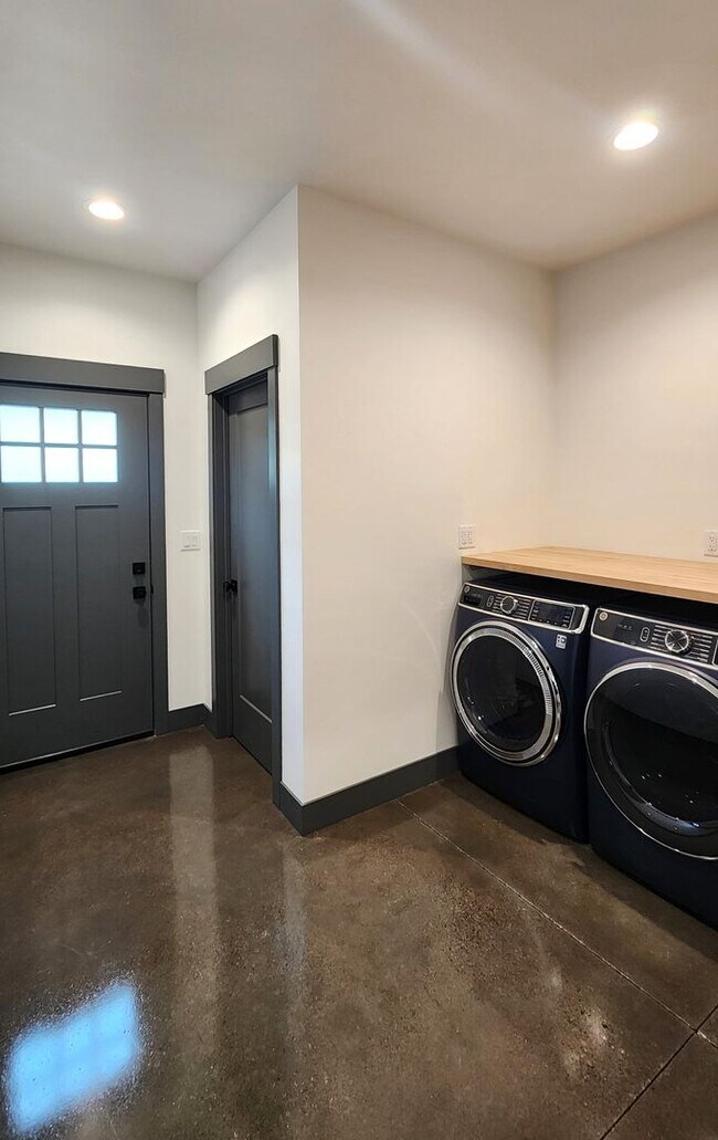 Building Photo - Newly Constructed Four Bedroom House With a Dog Considered