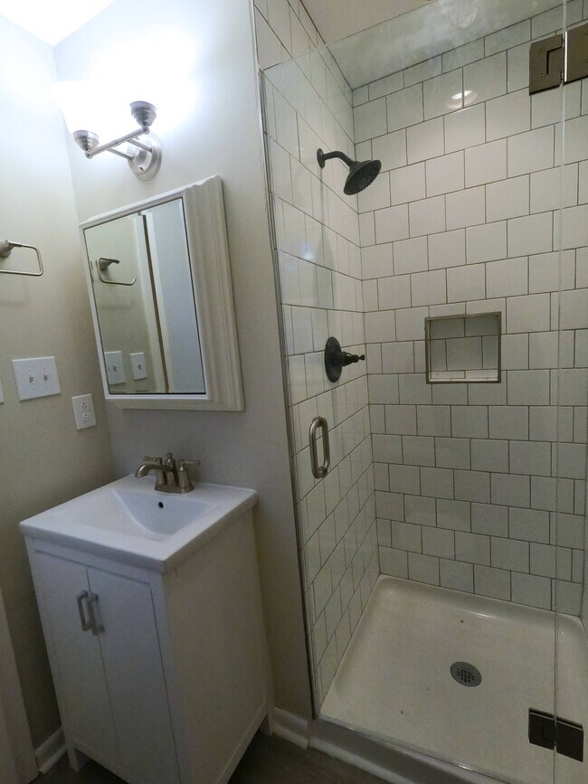 Building Photo - 2611 Chancer Dr