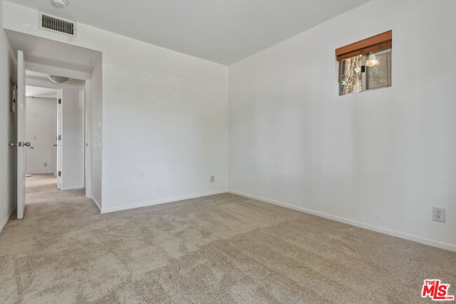 Building Photo - 656 Angelus Pl