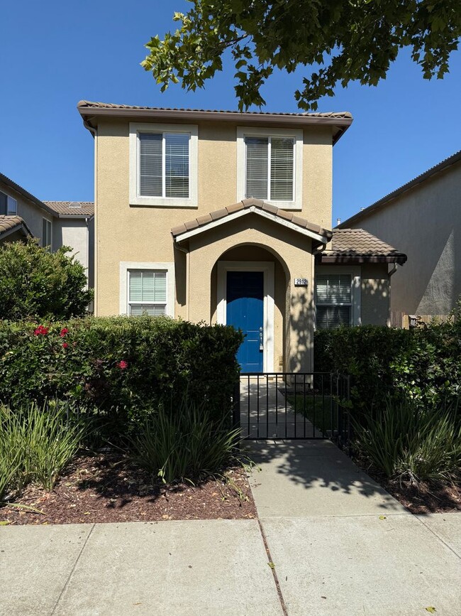 Primary Photo - 2912 Mojave Dr