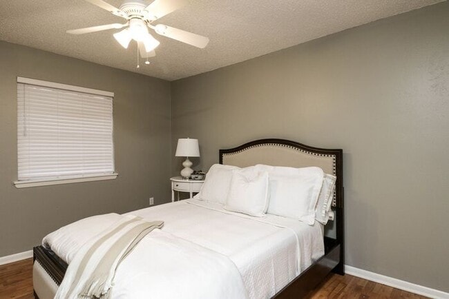 Building Photo - Available Now! 2 bedroom 1 bath in Lindale...