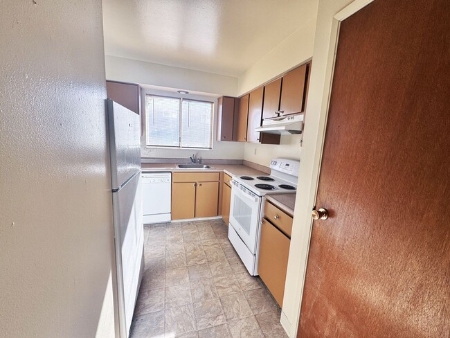 Building Photo - For Lease Near UNR - 2 Bed, 1.5 Bath with ...