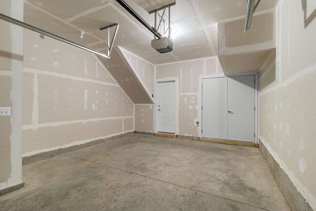 Building Photo - Rent – Brand New Townhome in the Watershed Community